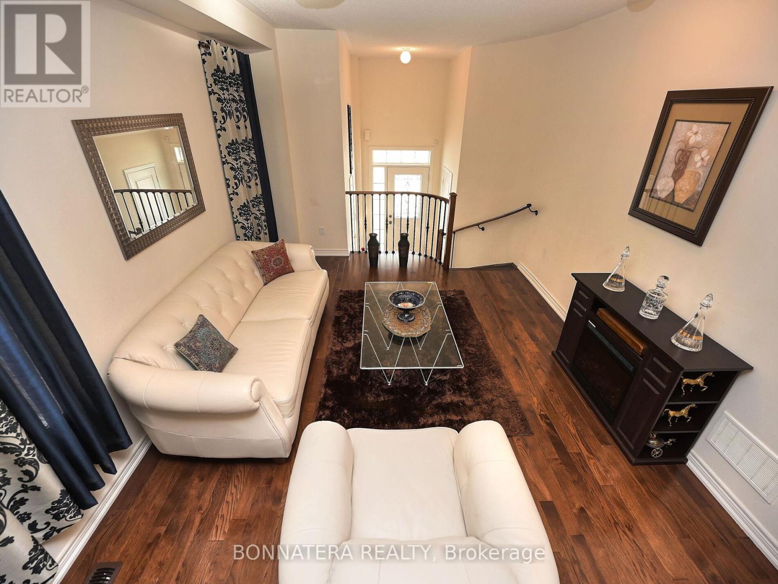 Photo 8 of 5679 Ethan Drive, Mississauga ON