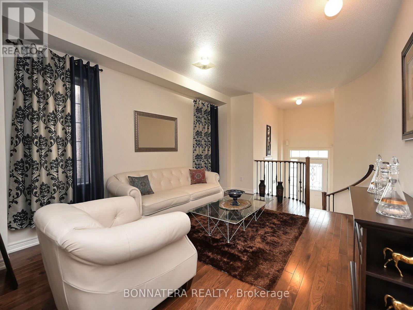 Photo 9 of 5679 Ethan Drive, Mississauga ON
