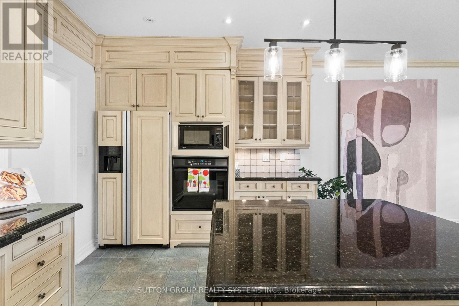 Photo 12 of 45 Algarve Crescent, Toronto ON