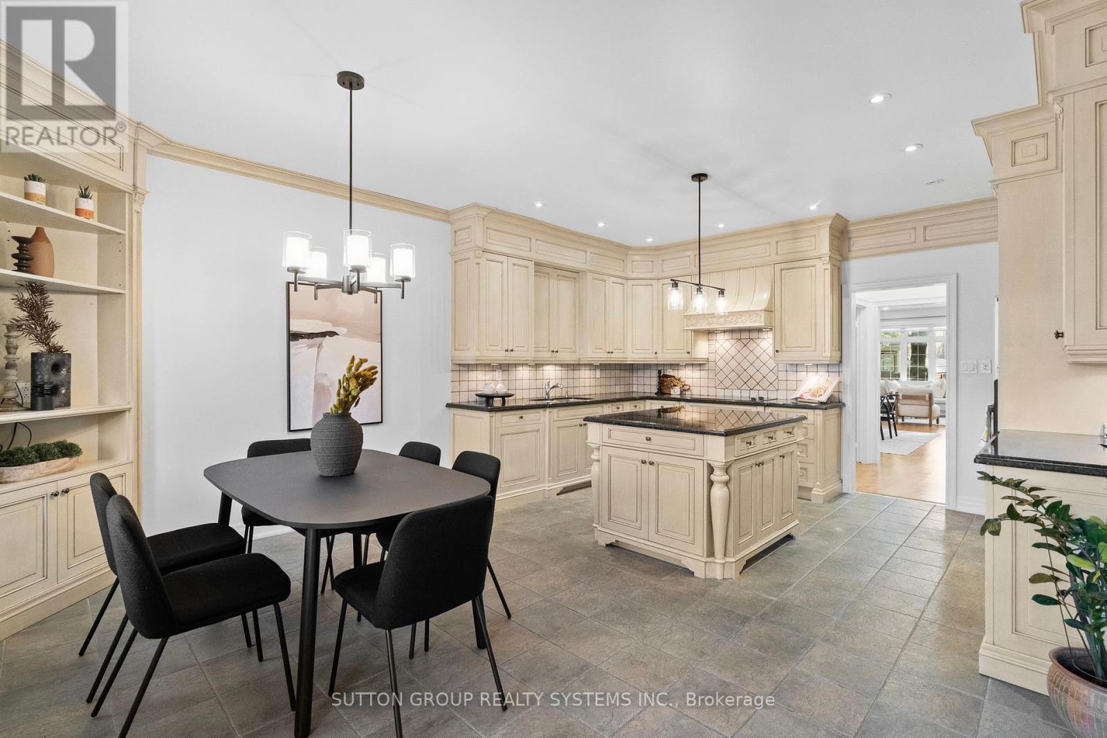 Photo 16 of 45 Algarve Crescent, Toronto ON