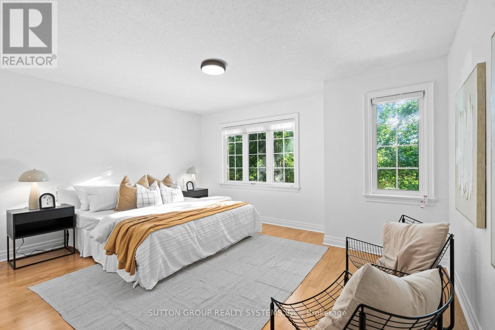 Photo 20 of 45 Algarve Crescent, Toronto ON