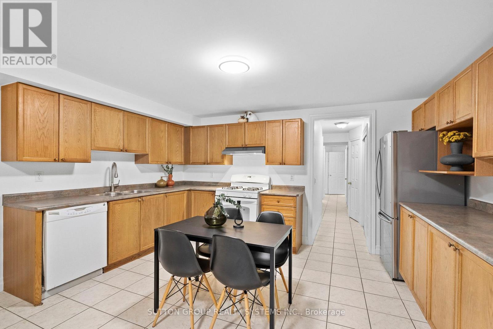 Photo 32 of 45 Algarve Crescent, Toronto ON