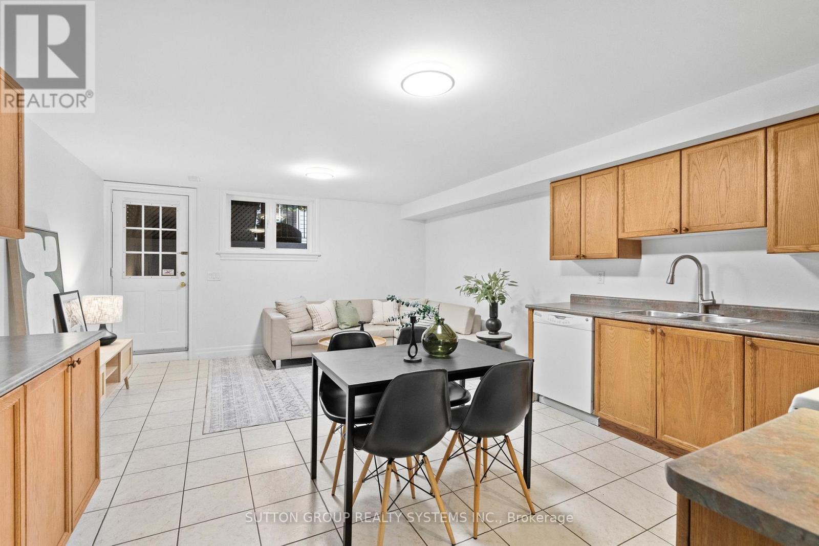 Photo 33 of 45 Algarve Crescent, Toronto ON