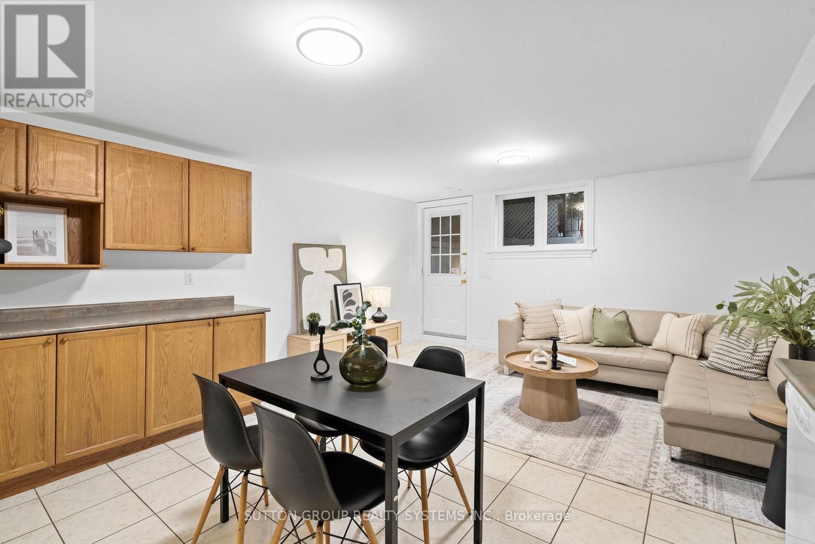 Photo 34 of 45 Algarve Crescent, Toronto ON