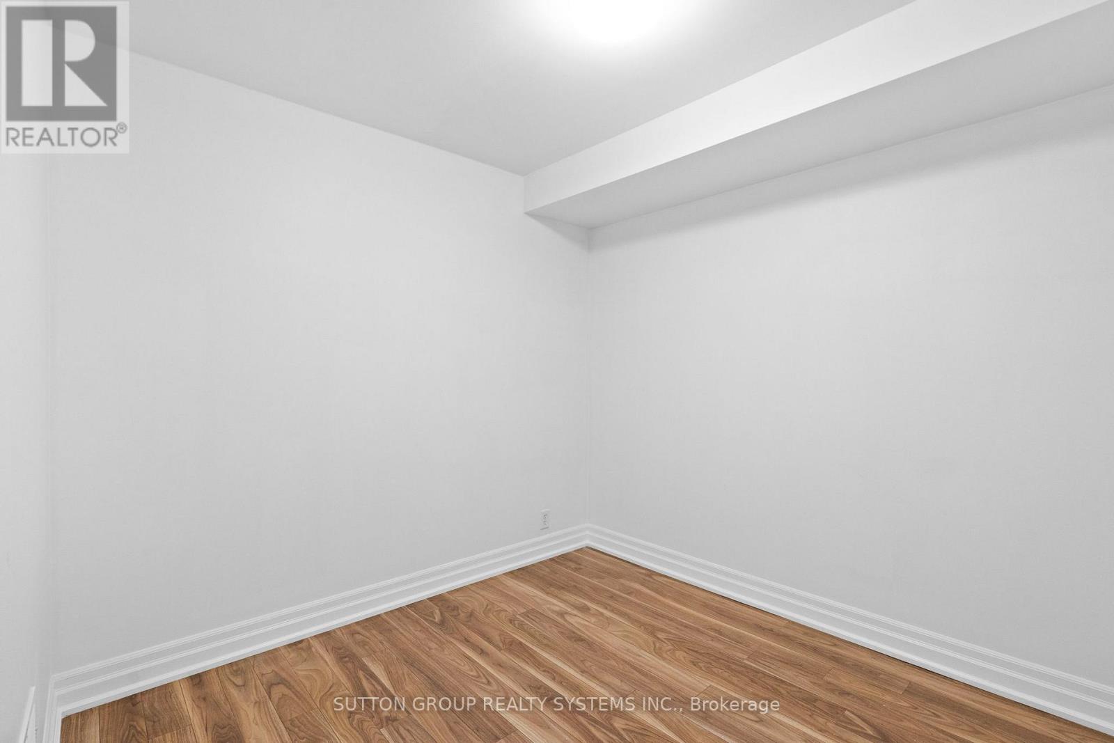 Photo 39 of 45 Algarve Crescent, Toronto ON