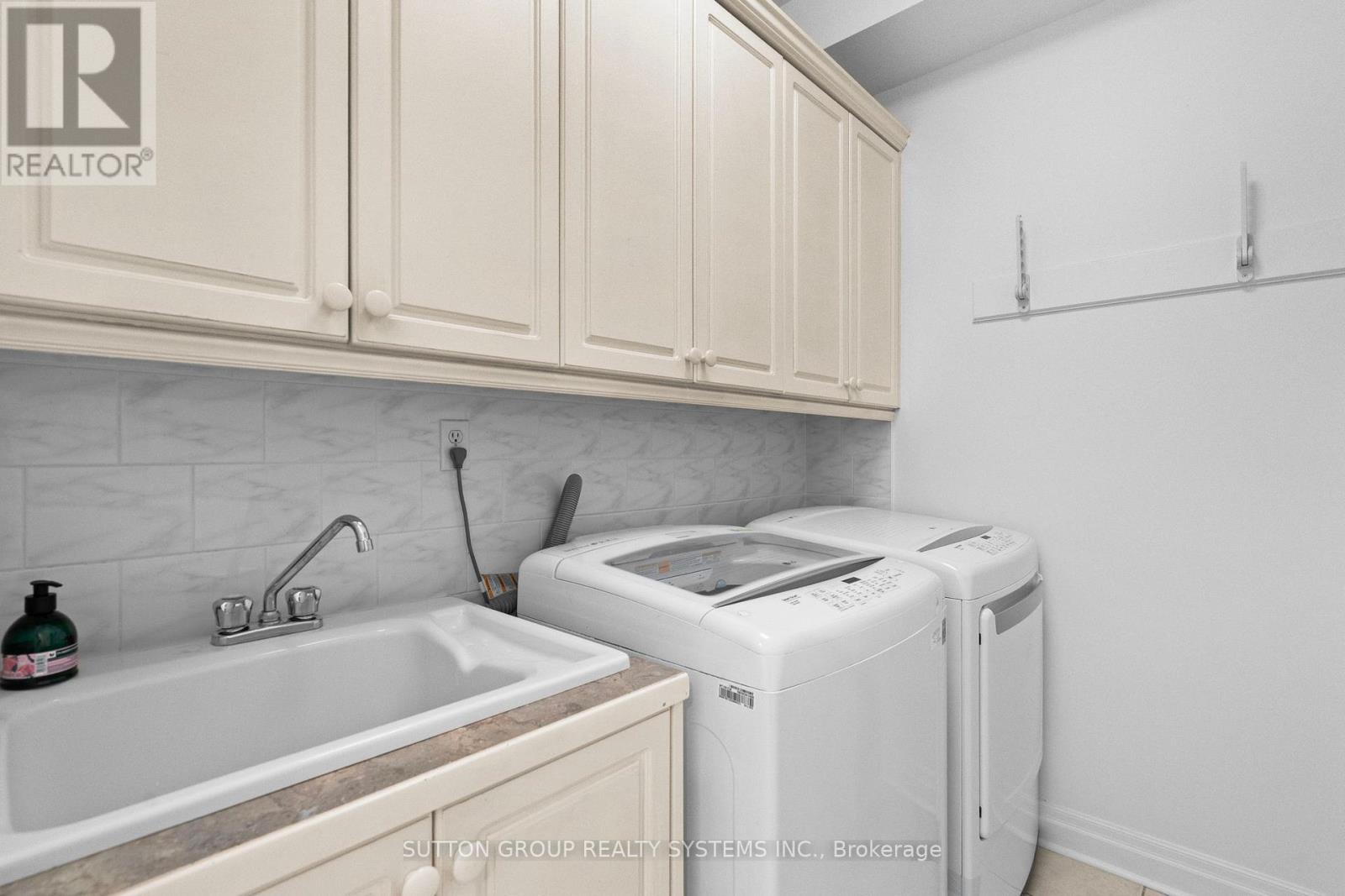 Photo 42 of 45 Algarve Crescent, Toronto ON