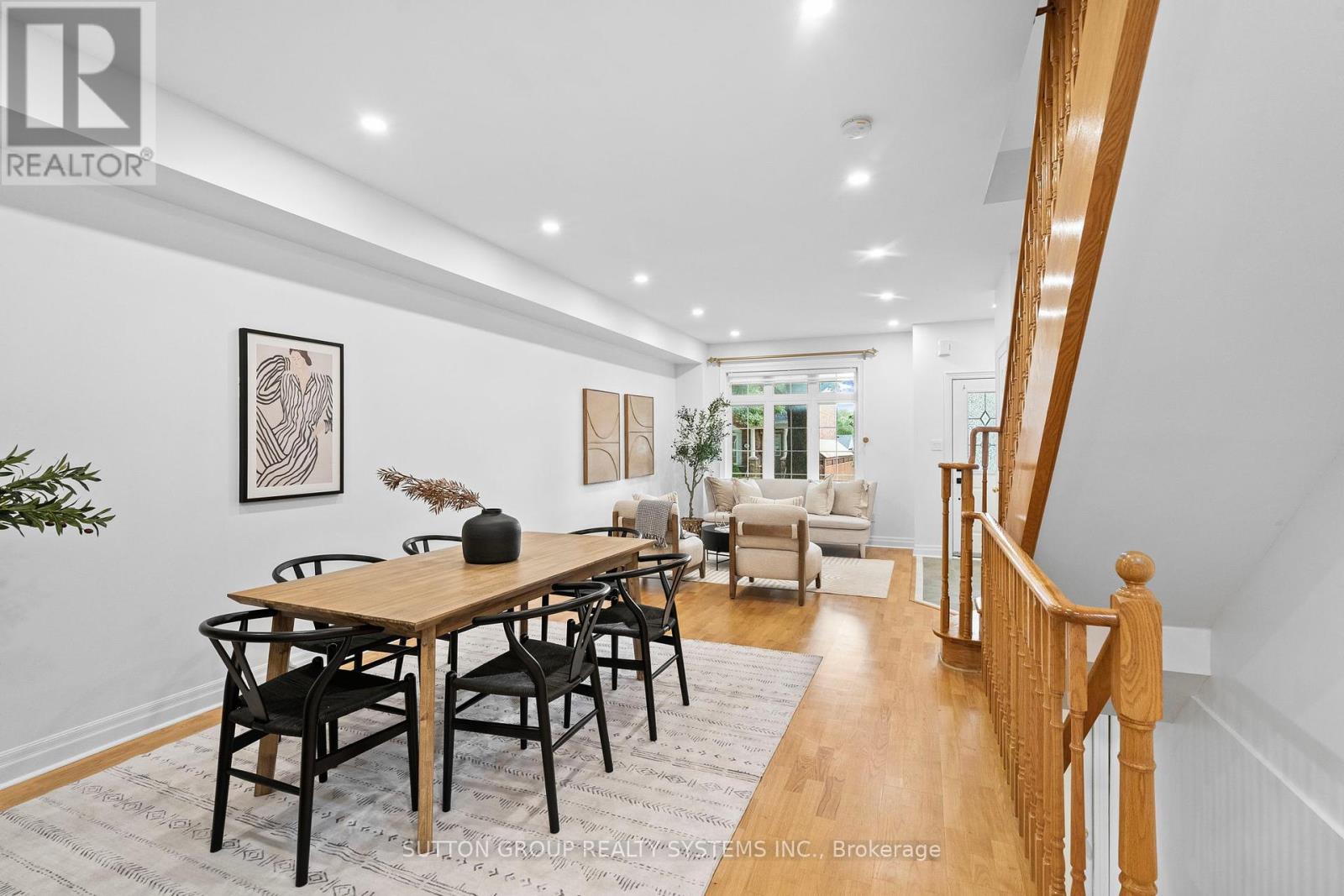 Photo 7 of 45 Algarve Crescent, Toronto ON
