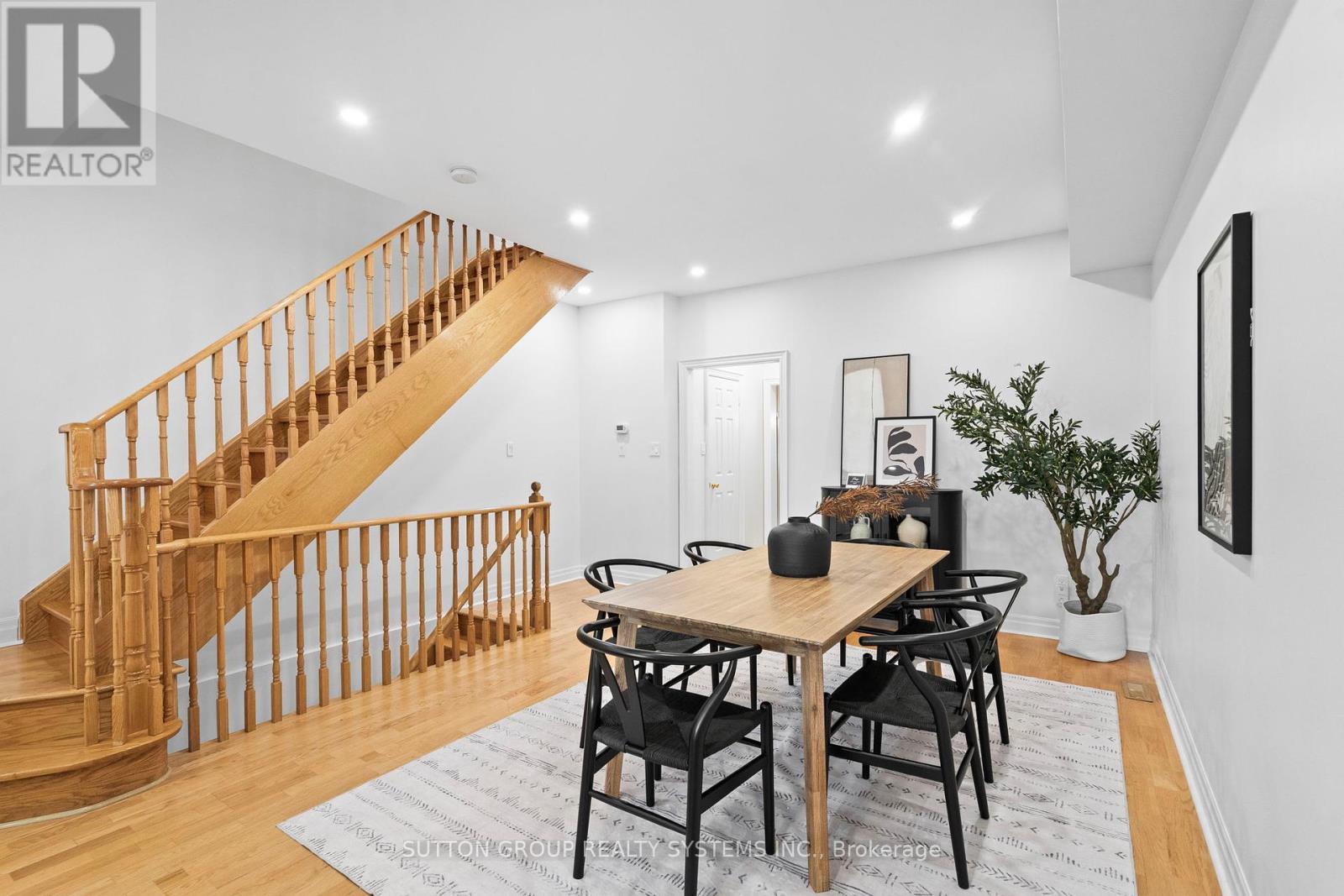 Photo 8 of 45 Algarve Crescent, Toronto ON
