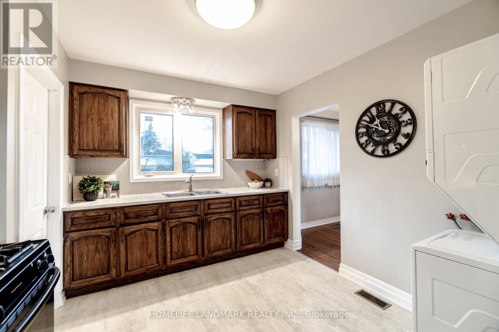 Photo 11 of Upper 640 Netherton Crescent, Mississauga ON