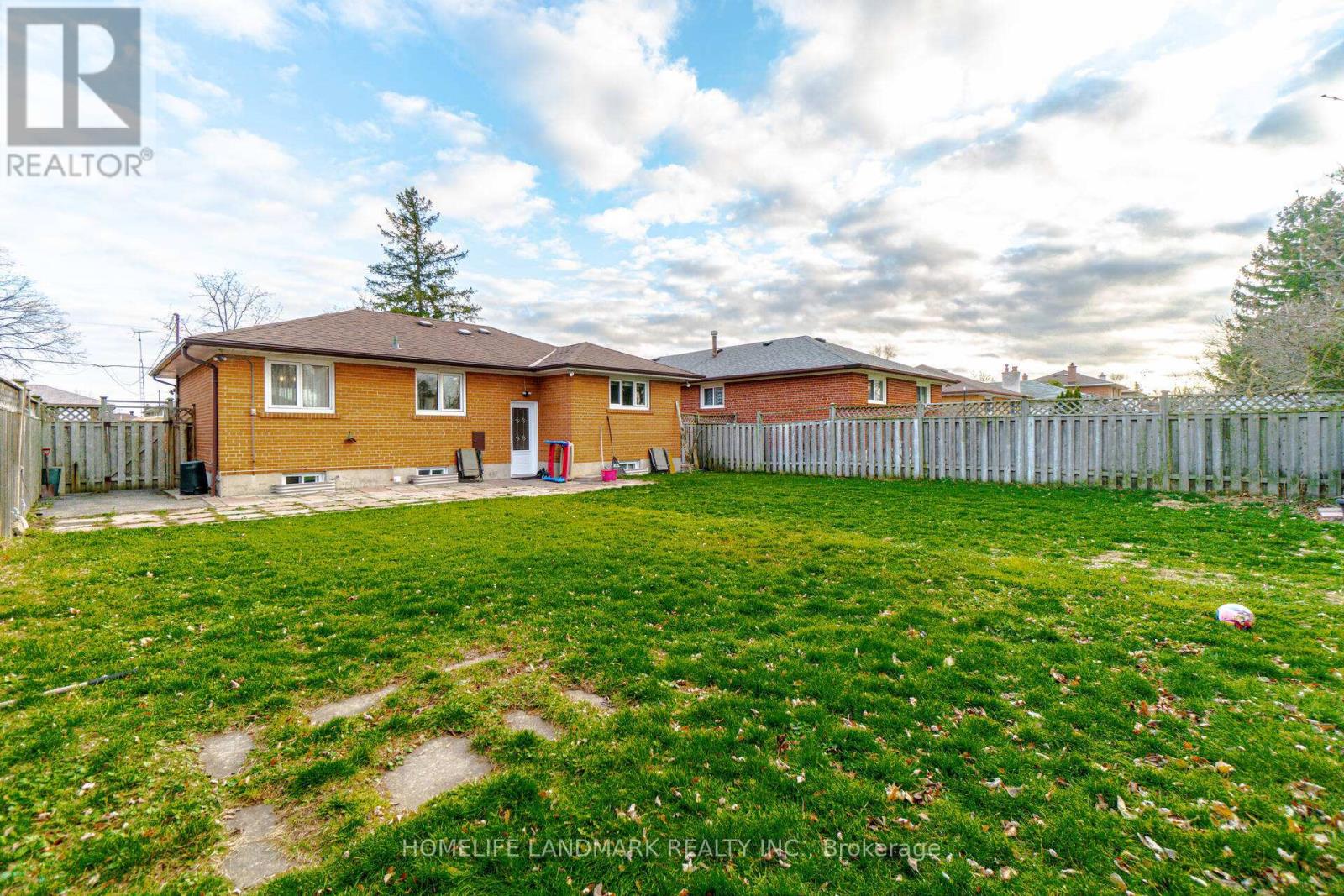 Photo 5 of Upper 640 Netherton Crescent, Mississauga ON
