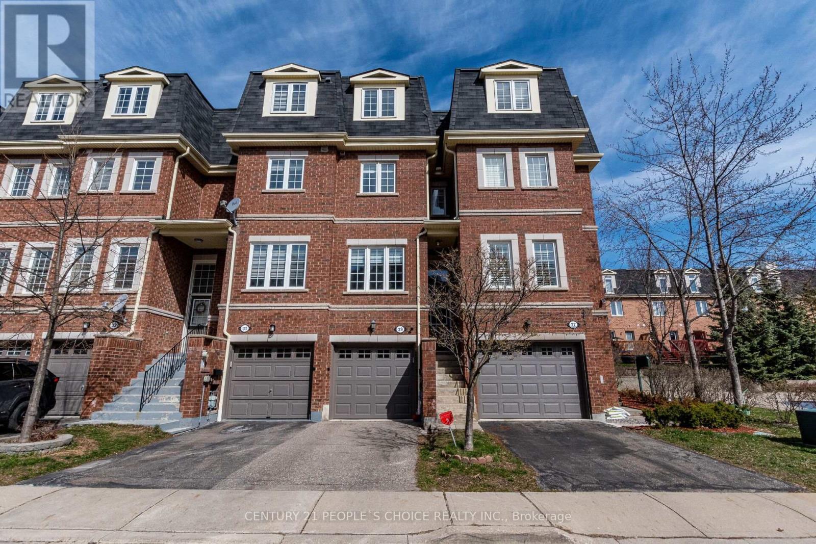 Photo 1 of 29 435 Hensall Circle, Mississauga ON