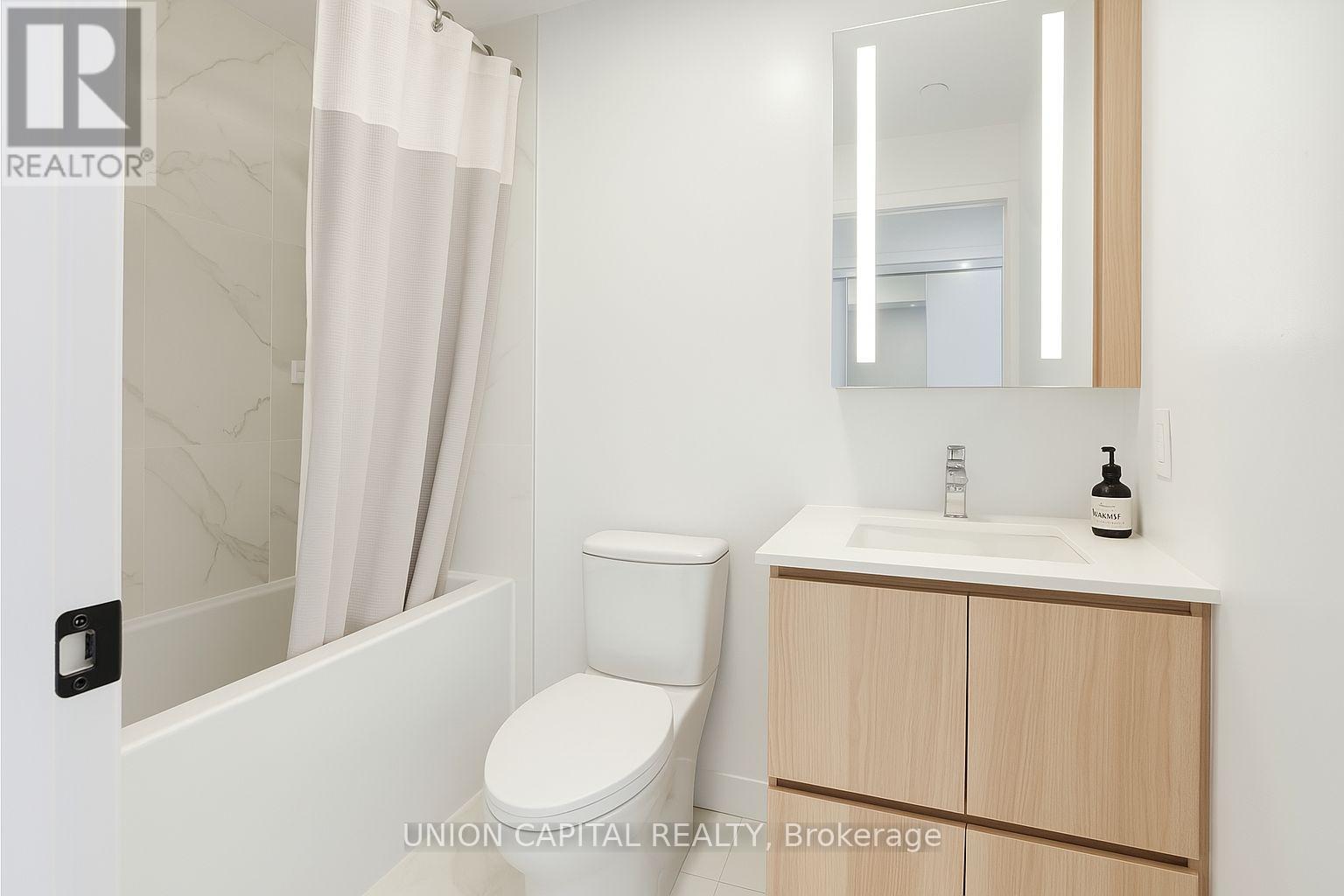 Photo 1 of 530 215 Lakeshore Road W, Mississauga ON