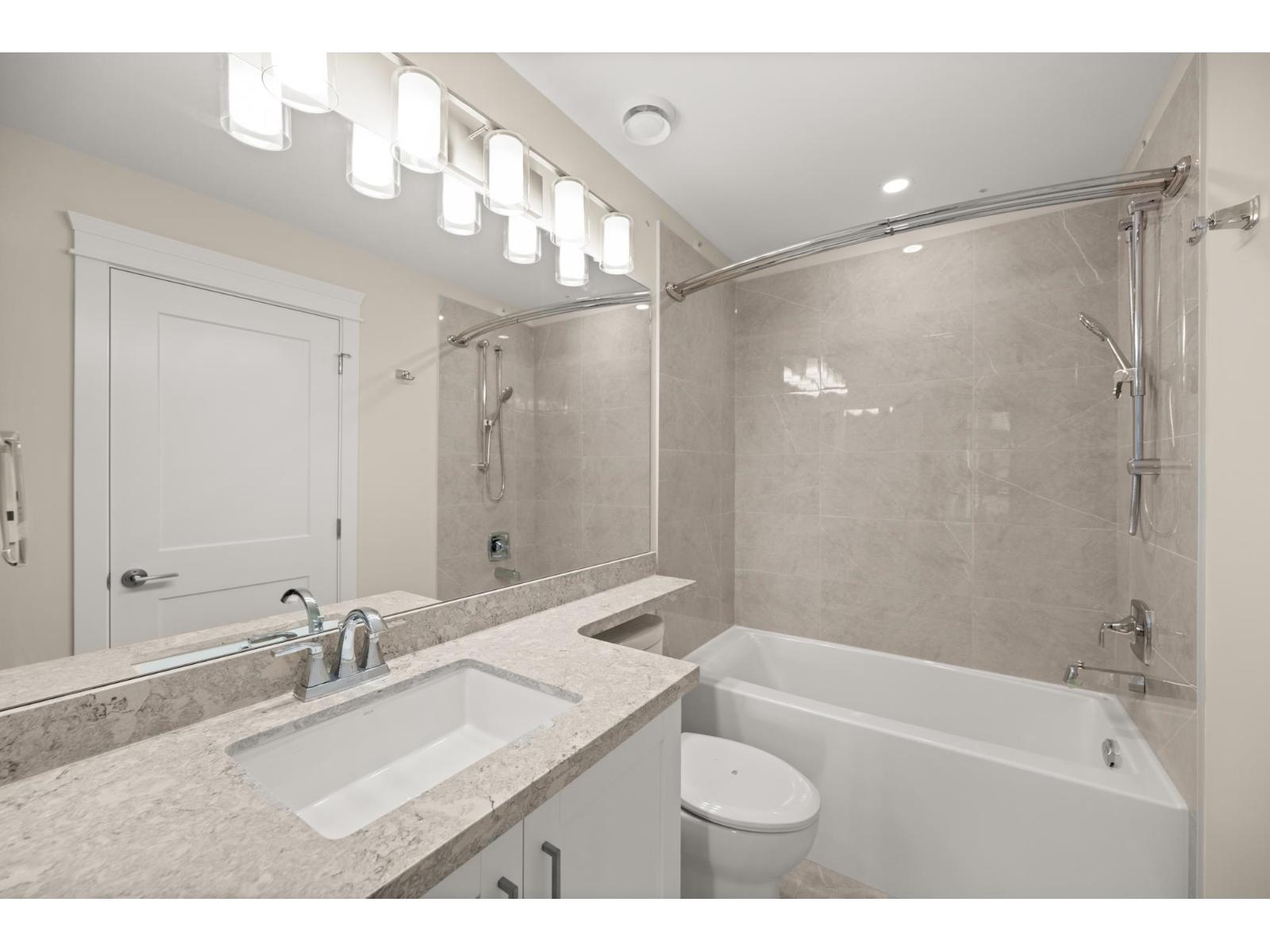 Photo 11 of 209 20926 83 Avenue, Langley BC