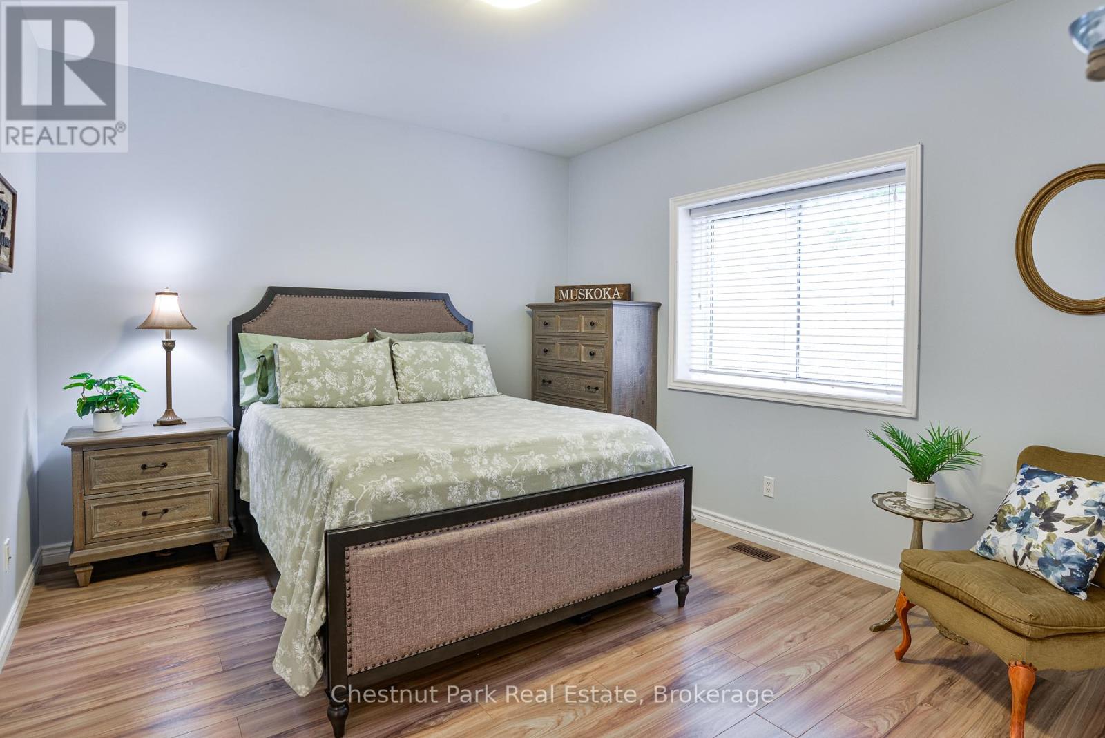 Photo 21 of 5 99 Main Street W, Huntsville ON