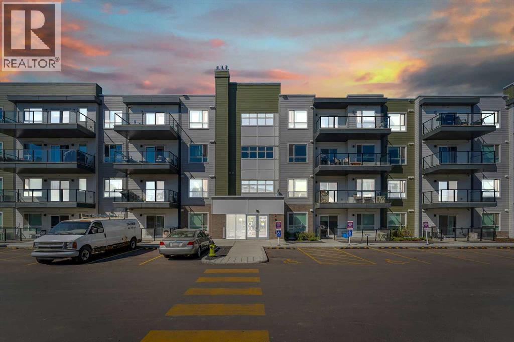 Photo 2 of 1311 33 Carringham Gate Nw, Calgary AB