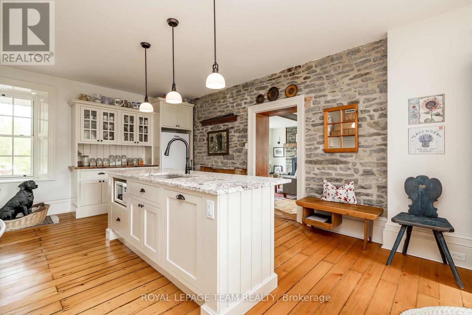Photo 2 of 437 County 23 Road, Merrickvillewolford ON