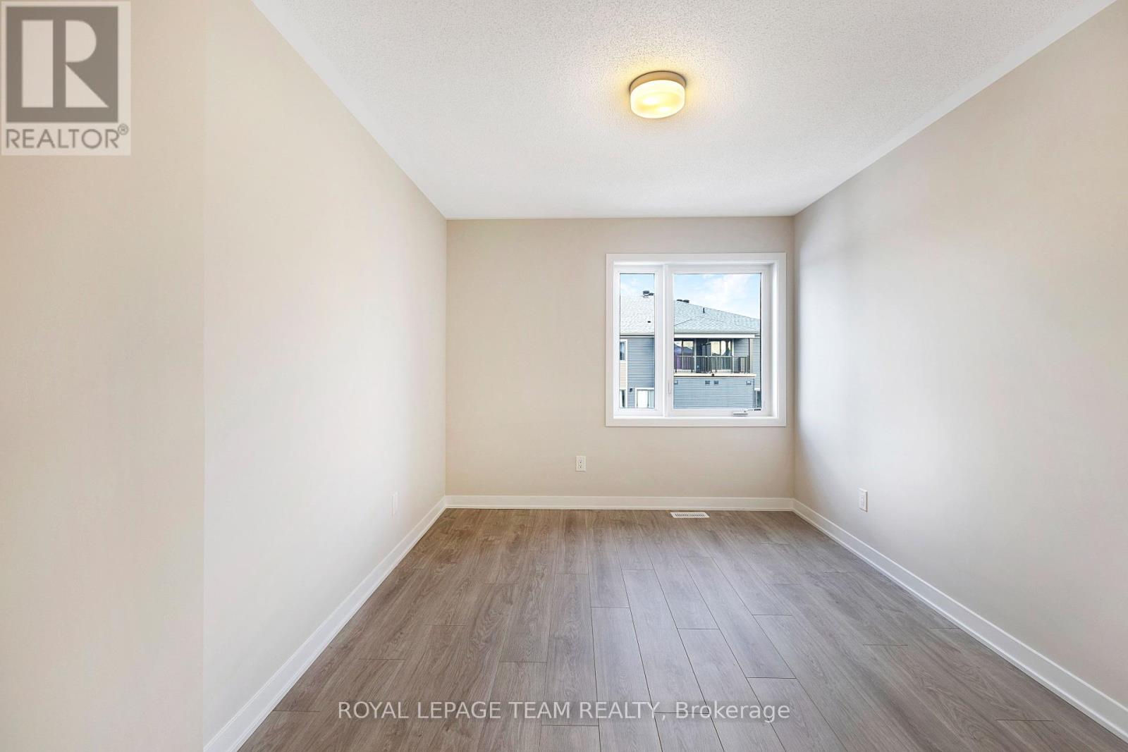 Photo 7 of 212 Parnian Pvt, Ottawa ON