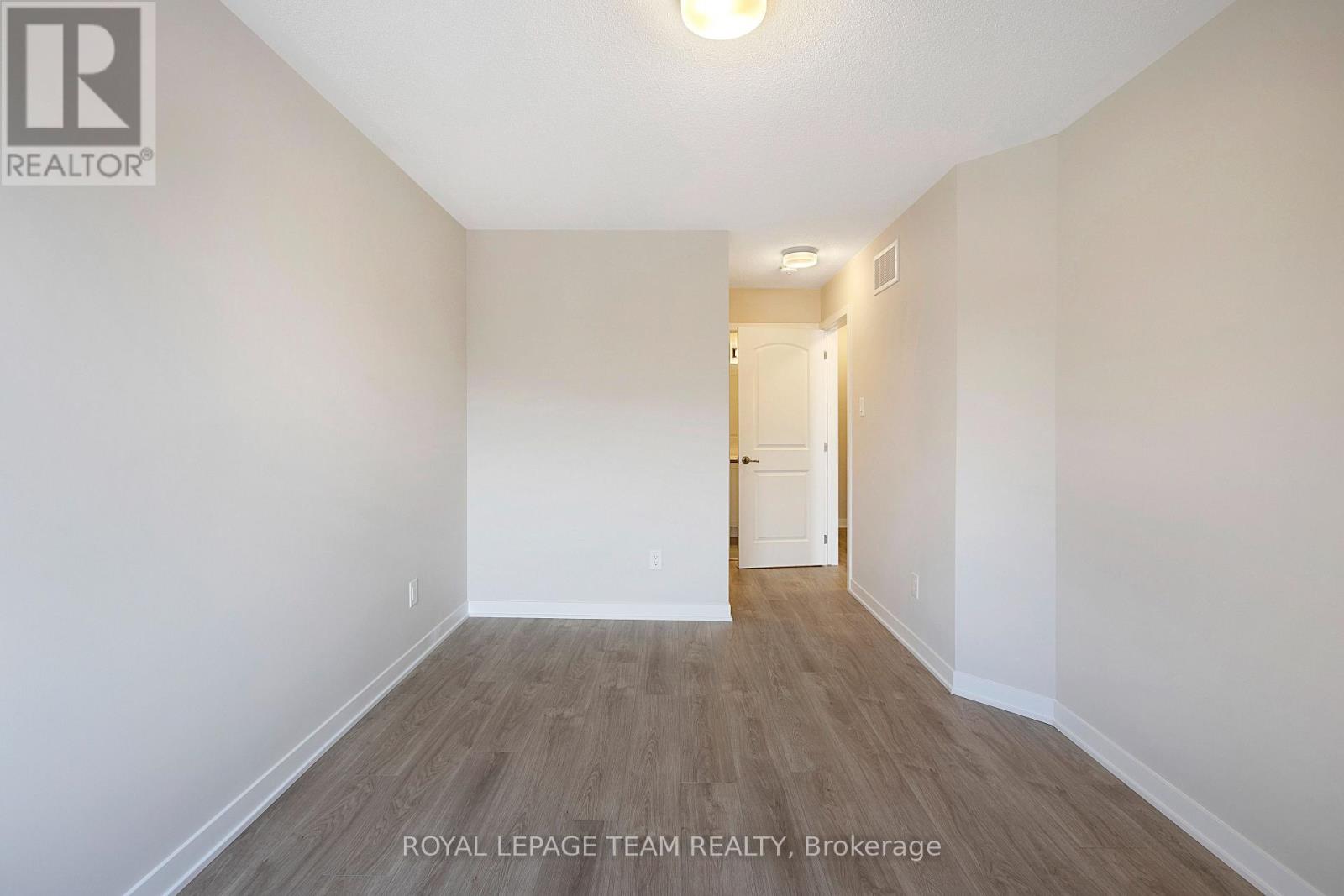 Photo 20 of 212 Parnian Pvt, Ottawa ON