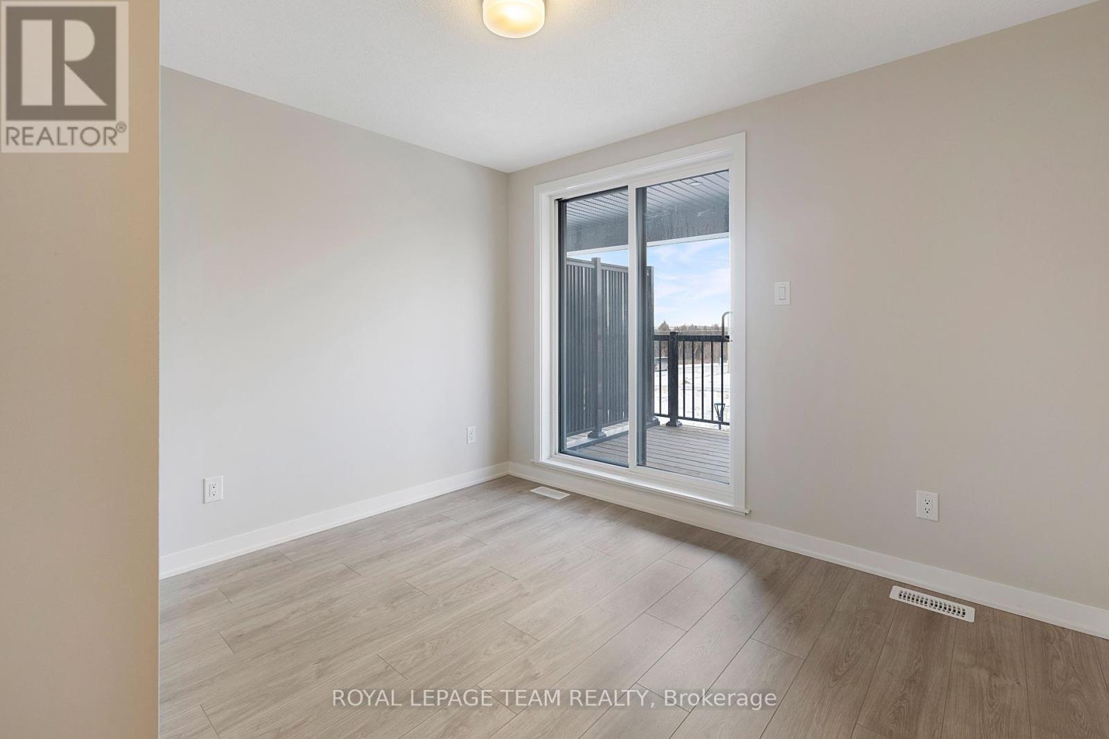 Photo 2 of 212 Parnian Pvt, Ottawa ON
