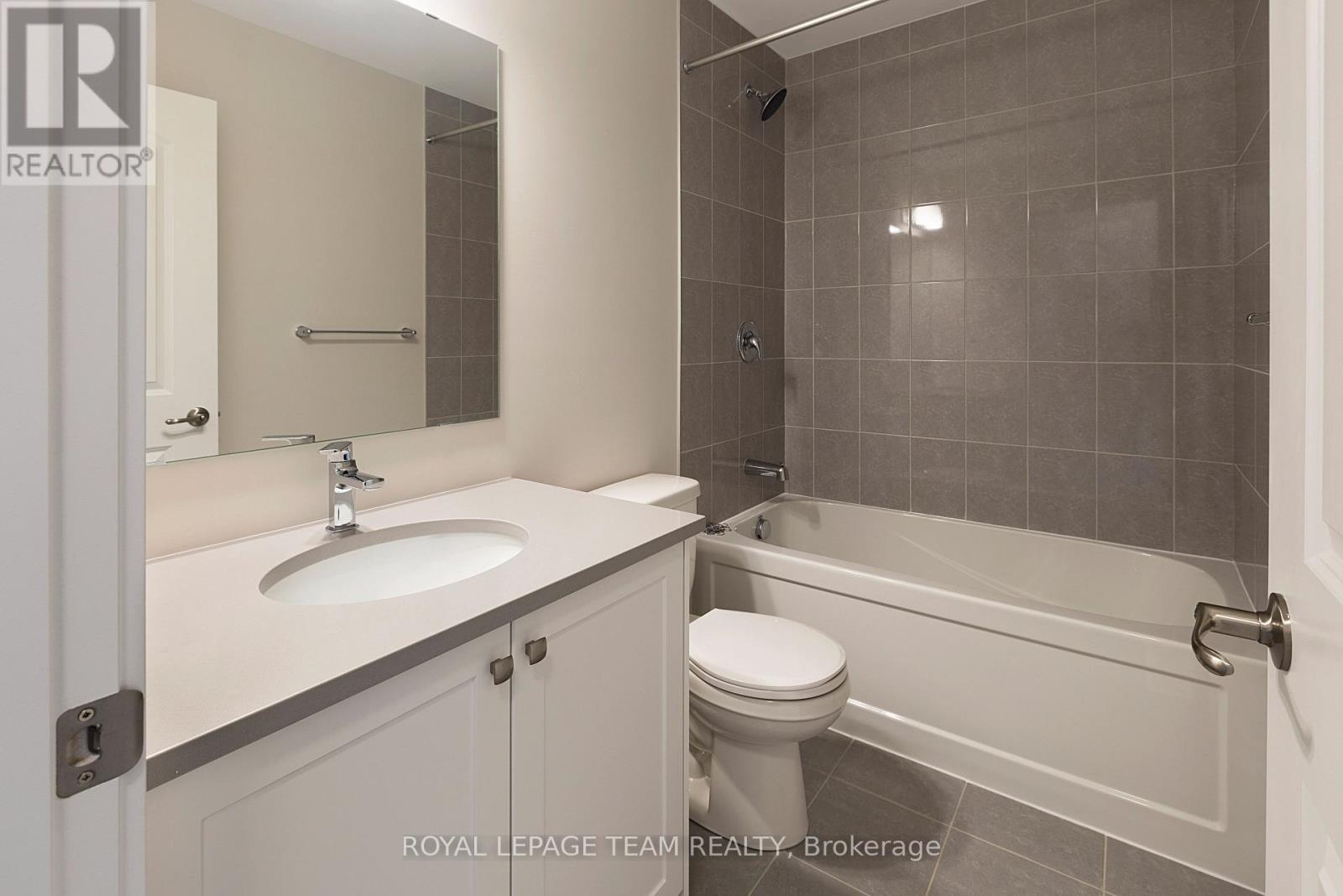 Photo 5 of 212 Parnian Pvt, Ottawa ON