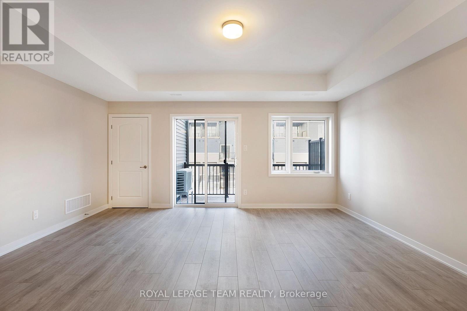 Photo 12 of 212 Parnian Pvt, Ottawa ON