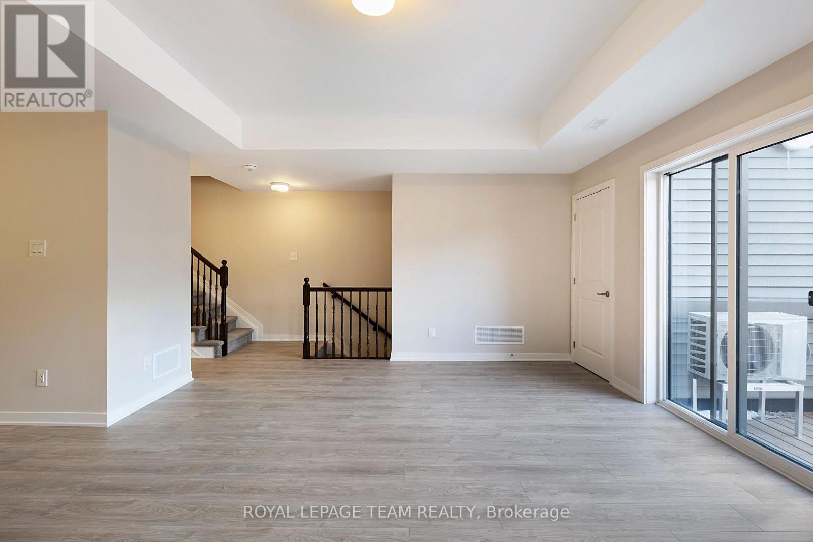 Photo 16 of 212 Parnian Pvt, Ottawa ON