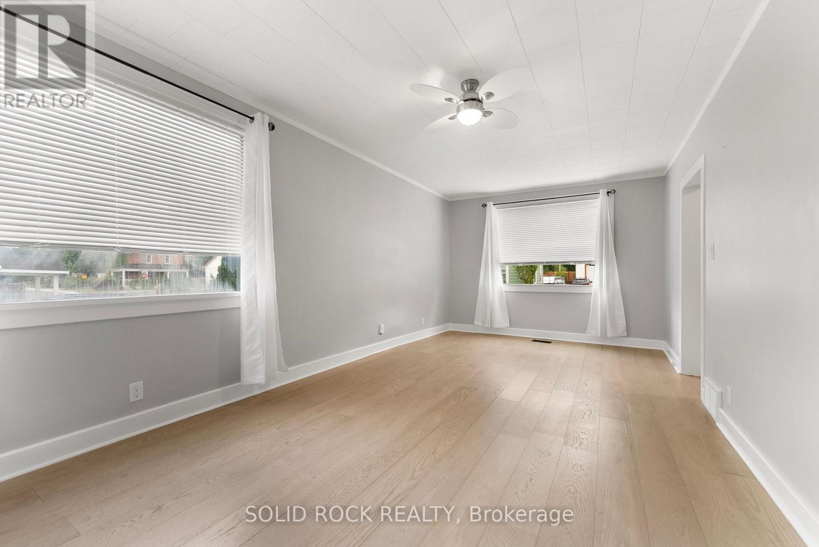 Photo 14 of 60 Hugh Street S, Arnprior ON