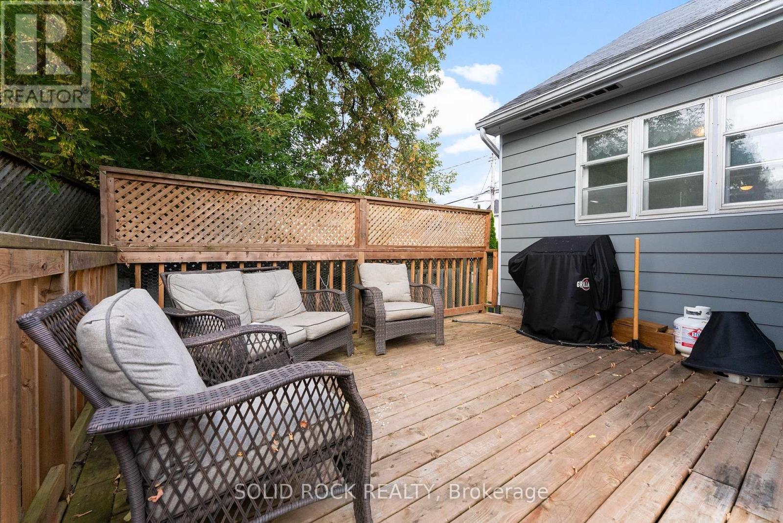 Photo 15 of 60 Hugh Street S, Arnprior ON