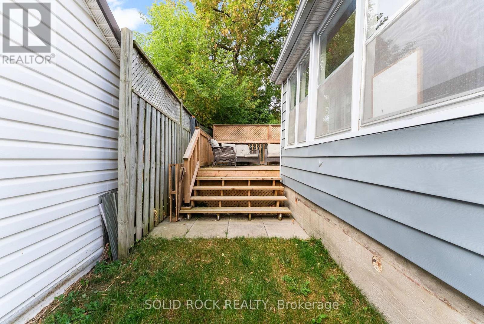 Photo 9 of 60 Hugh Street S, Arnprior ON