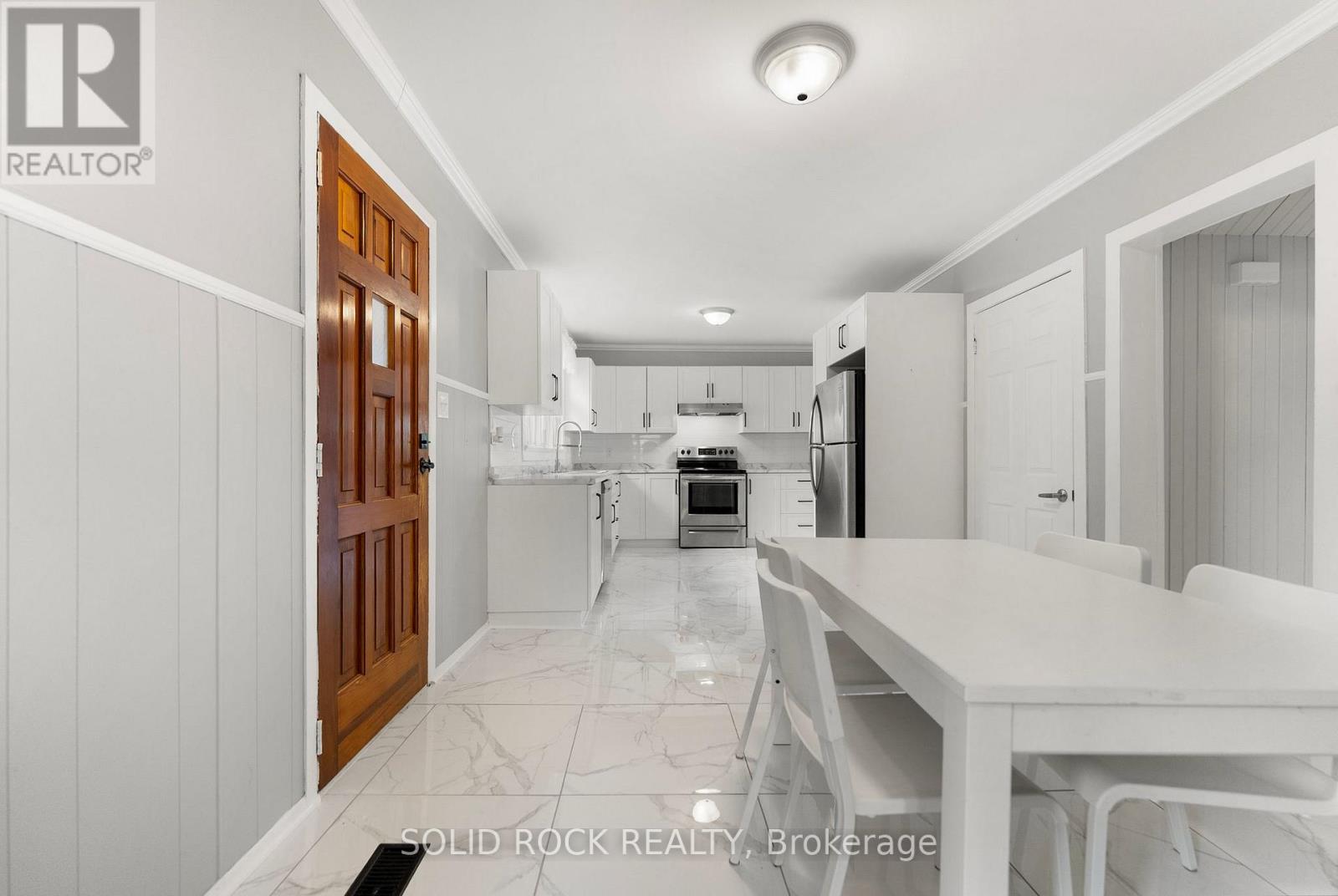 Photo 12 of 60 Hugh Street S, Arnprior ON