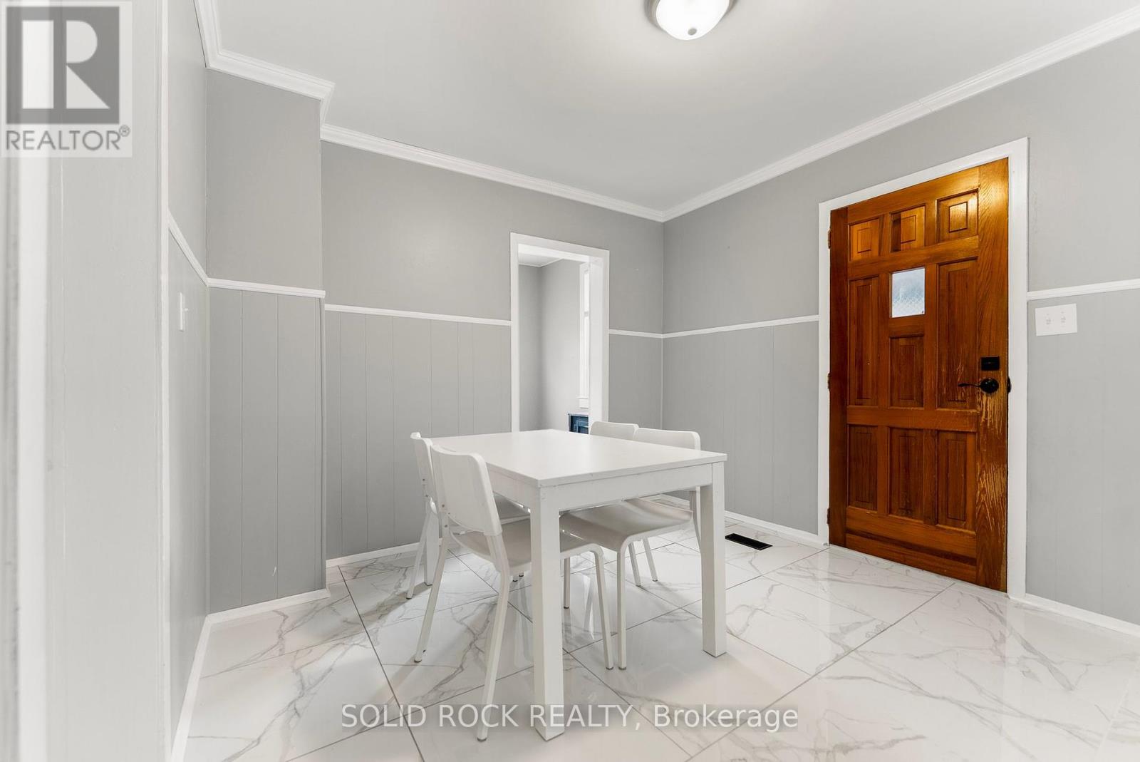 Photo 17 of 60 Hugh Street S, Arnprior ON