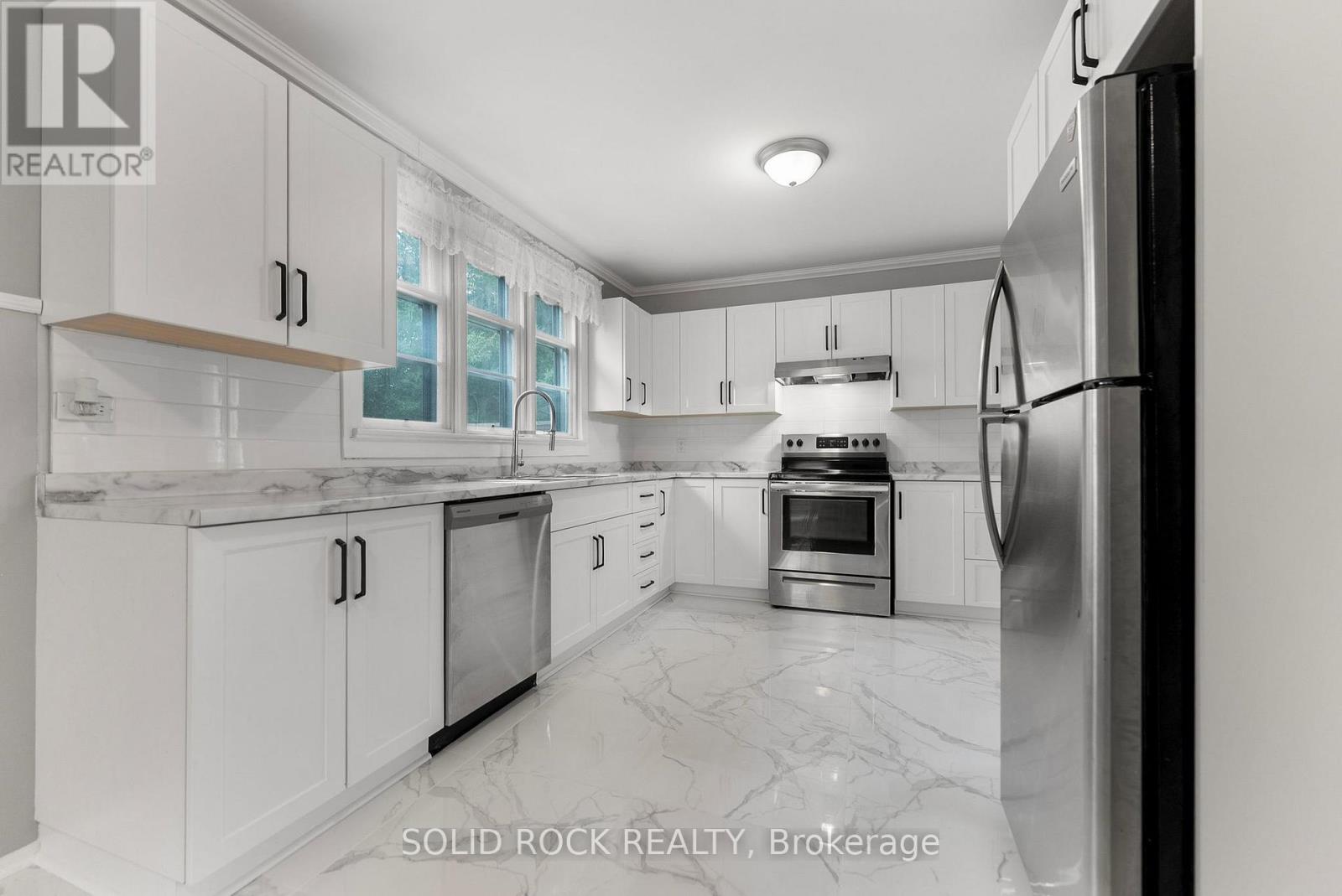 Photo 11 of 60 Hugh Street S, Arnprior ON
