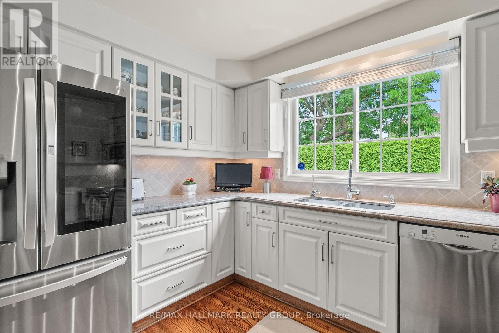 Photo 15 of 52 Knollsbrook Drive, Ottawa ON