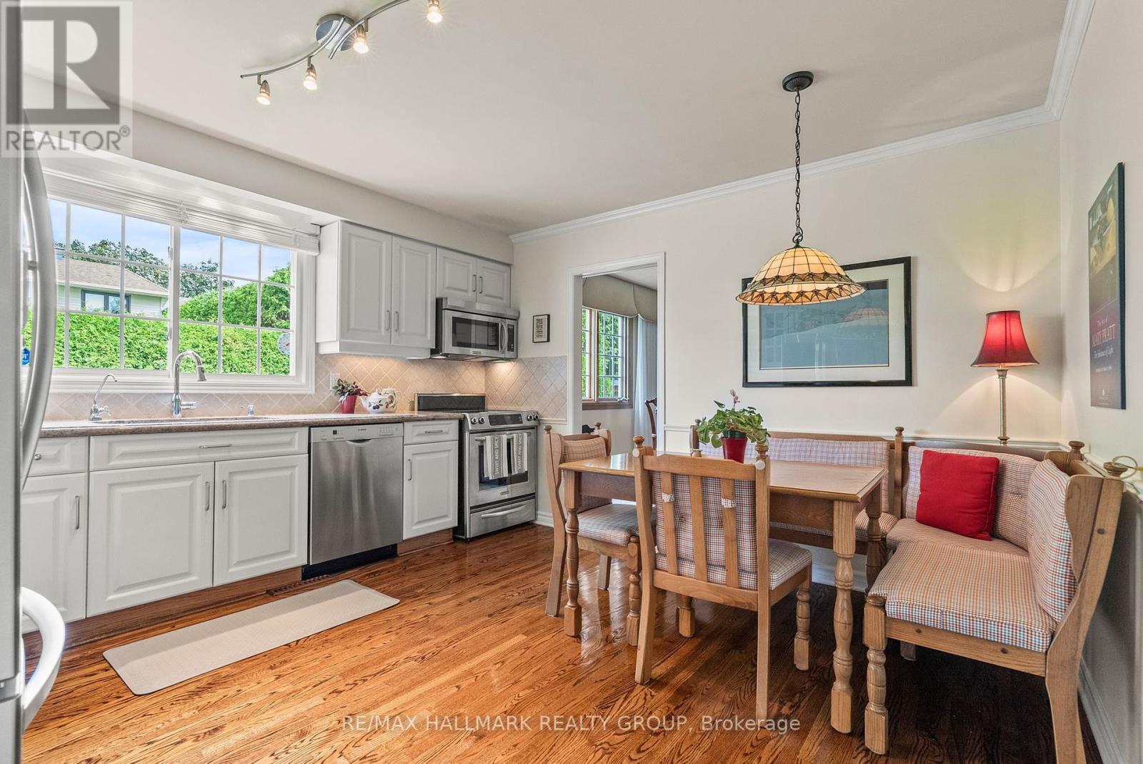 Photo 5 of 52 Knollsbrook Drive, Ottawa ON