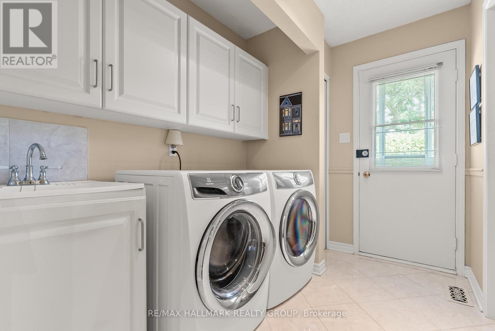 Photo 36 of 52 Knollsbrook Drive, Ottawa ON