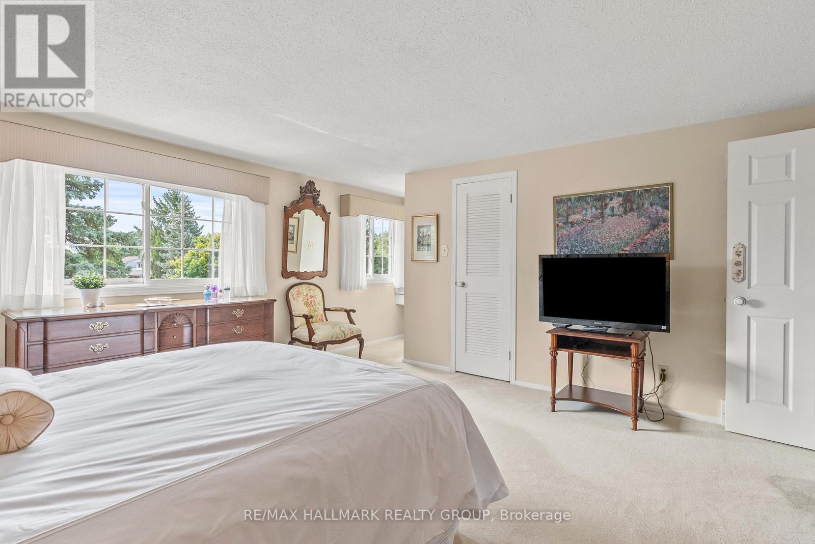 Photo 19 of 52 Knollsbrook Drive, Ottawa ON
