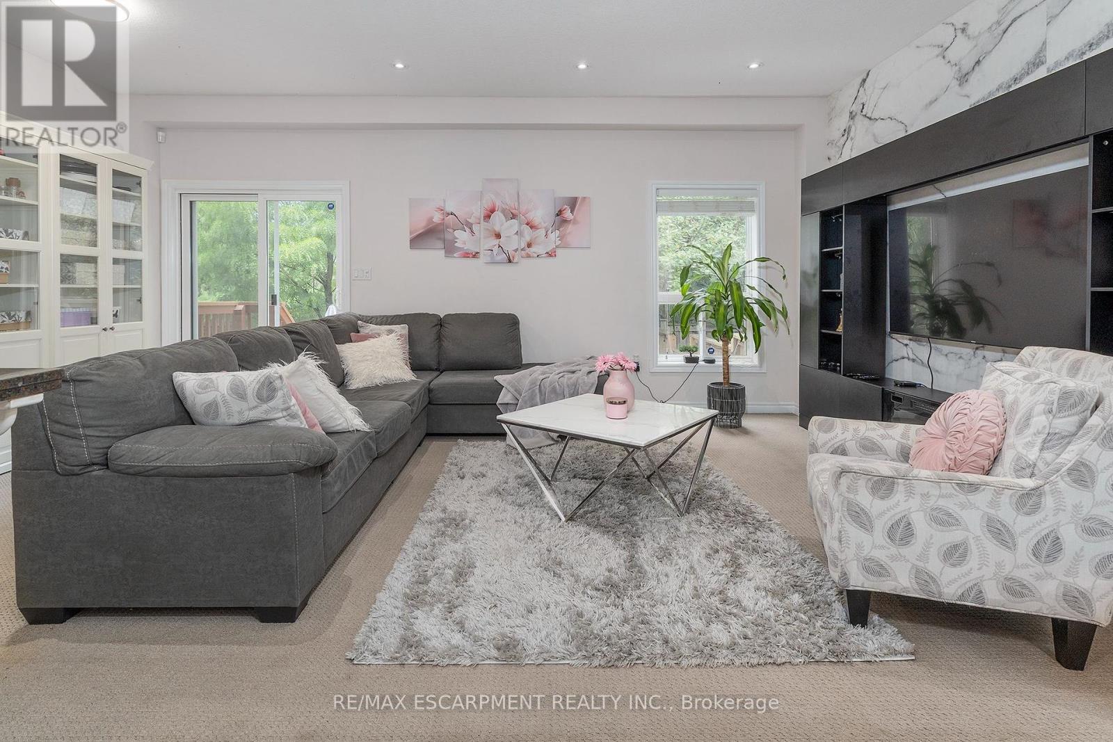 Photo 8 of 14 345 Glancaster Road, Hamilton ON