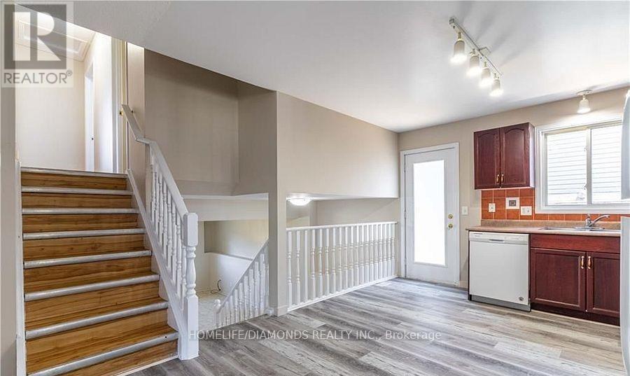 Photo 14 of 209 Thurman Circle, London East ON