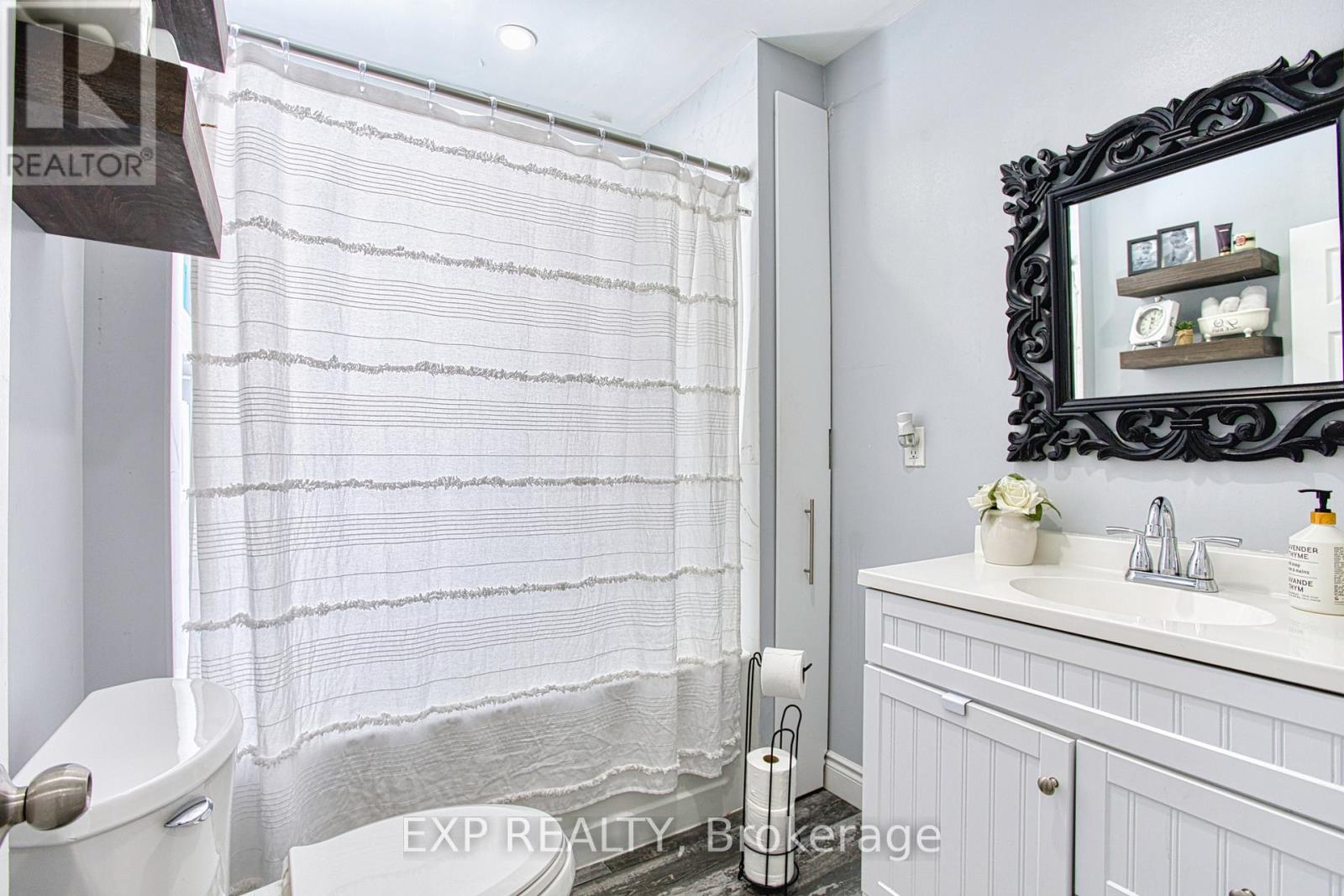 Photo 4 of 4382 Central Avenue, Lincoln ON
