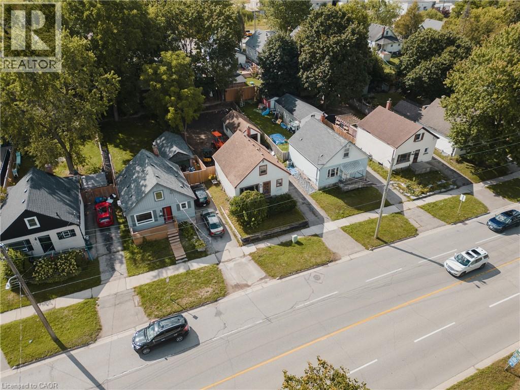 Photo 12 of 563 Wellington Street N, Kitchener ON