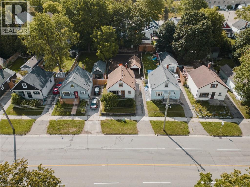 Photo 7 of 563 Wellington Street N, Kitchener ON