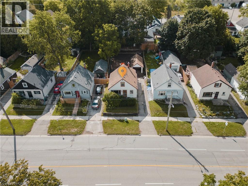Photo 8 of 563 Wellington Street N, Kitchener ON