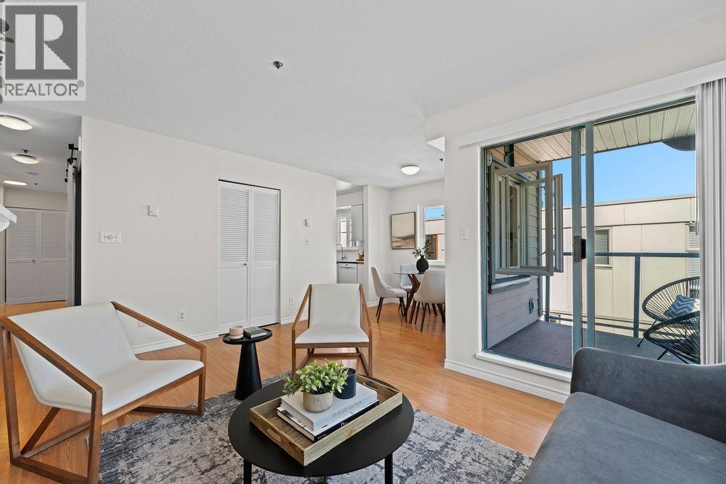 Photo 15 of 206 629 7th Avenue, Vancouver BC