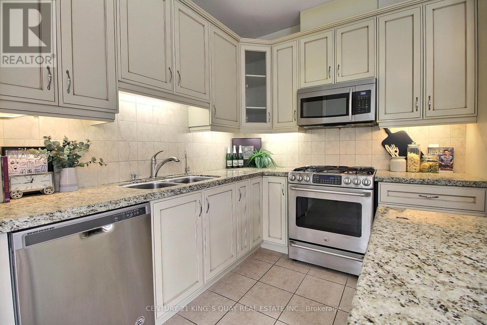 Single Family House for Sale in  LAUDERDALE DRIVE Vaughan (Patterson) 