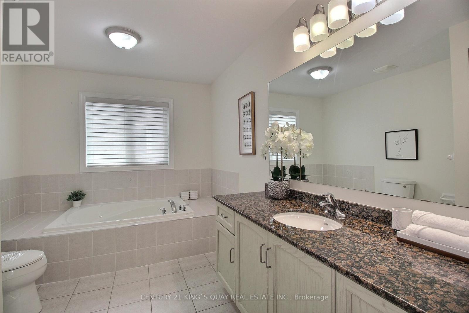 Single Family House for Sale in  LAUDERDALE DRIVE Vaughan (Patterson) 