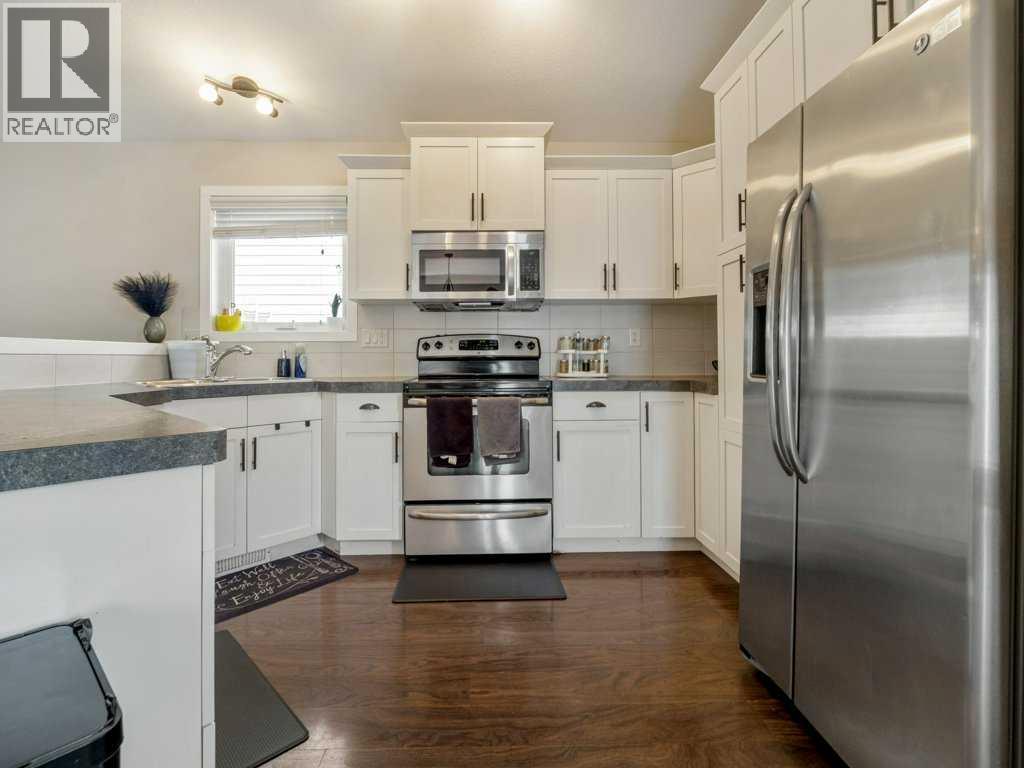 Photo 3 of 461 Lynx Terrace N, Lethbridge AB