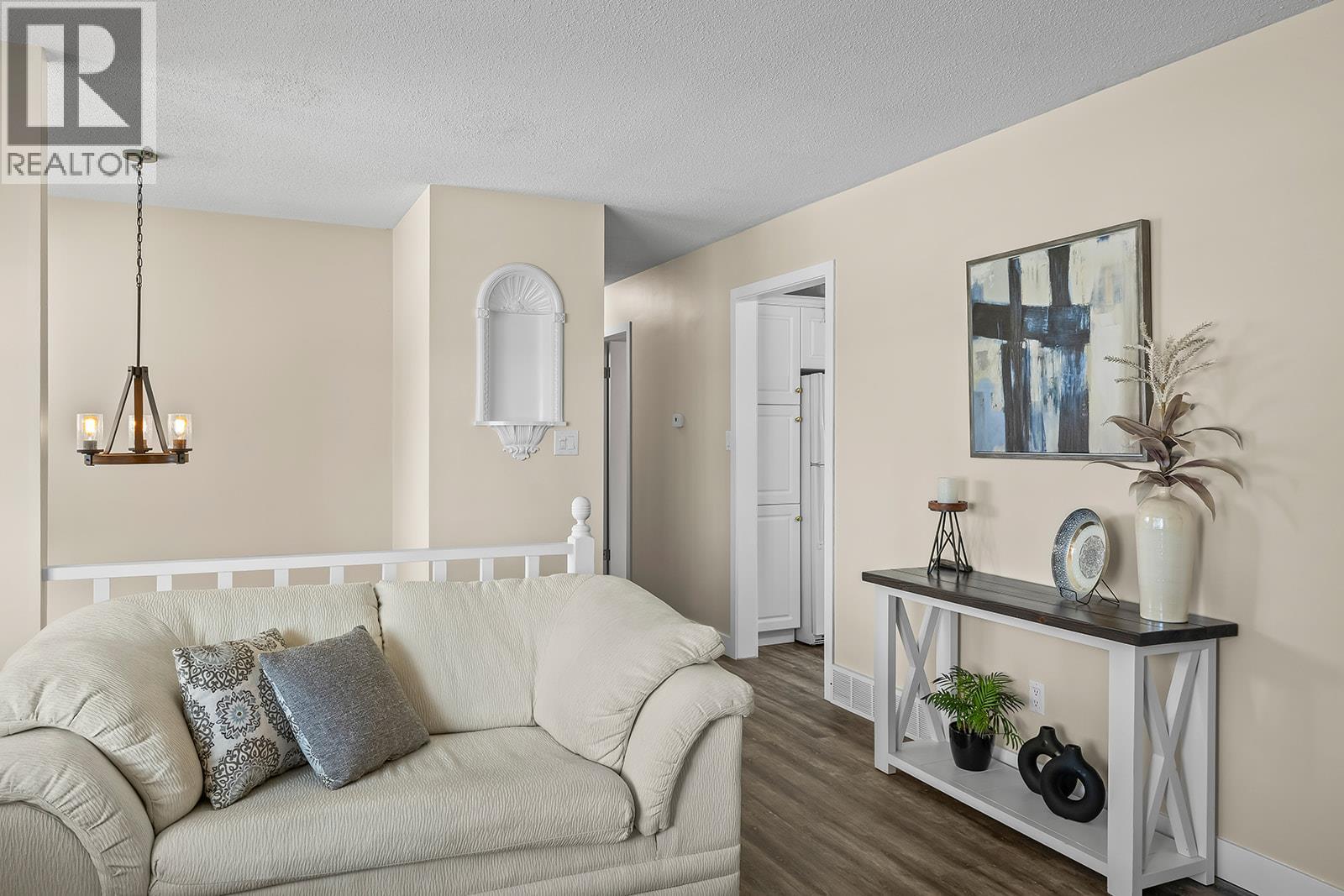 Photo 7 of 1085 Tamarack Drive, Kelowna BC