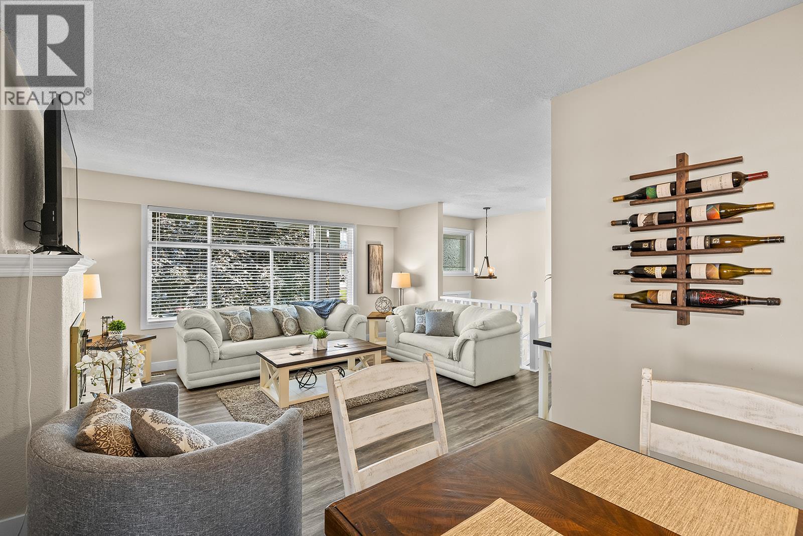 Photo 5 of 1085 Tamarack Drive, Kelowna BC