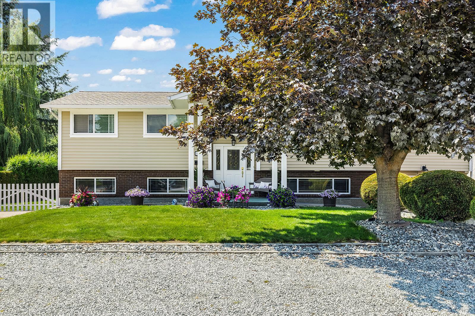 Photo 4 of 1085 Tamarack Drive, Kelowna BC