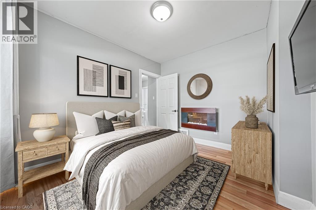 Photo 4 of 854 Guelph Street, Kitchener ON